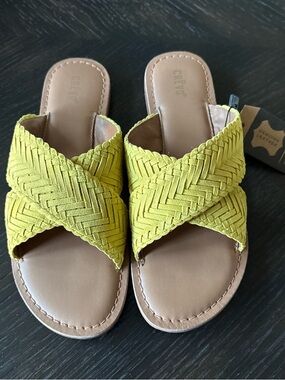 CREVO Anise Women's Yellow Suede Slide Sandals NWT 7 Made In India